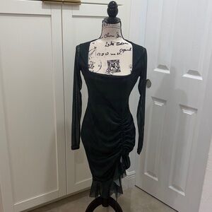 PrettyLittleThing Dark Green Long Sleeve Dress